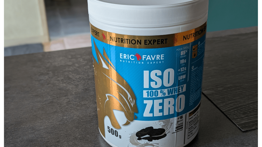 Pot de whey Eric Favre sur une table